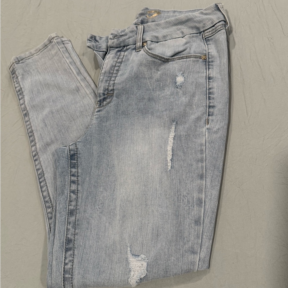 Seven7 Women's Light Blue Distressed Skinny Jeans